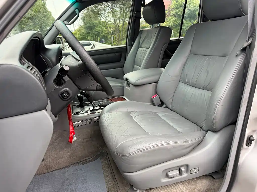 Toyota Land Cruiser 2001 4.7L AT
