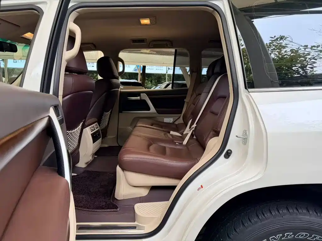 Toyota Land Cruiser 2018 5.7L AT