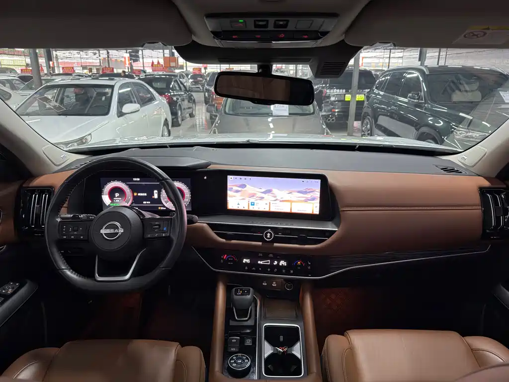 NISSAN EXPLORING THE LAND