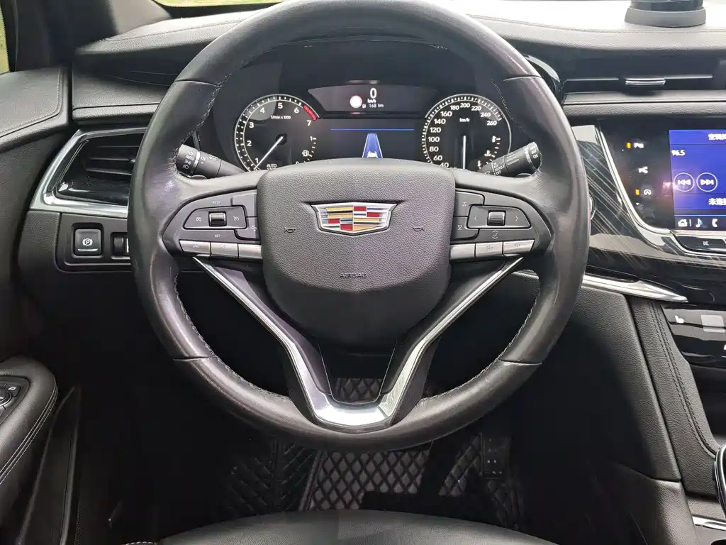 CADILLAC XT6