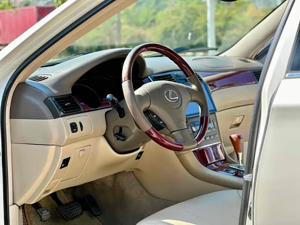 Lexus ES — миниатюра 11