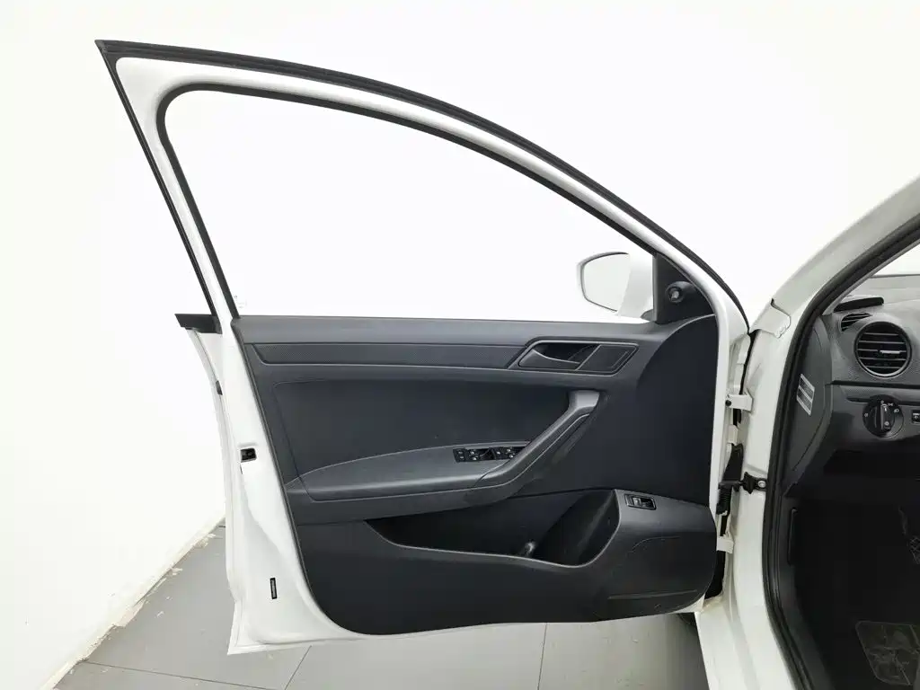 Volkswagen Jetta — миниатюра 8