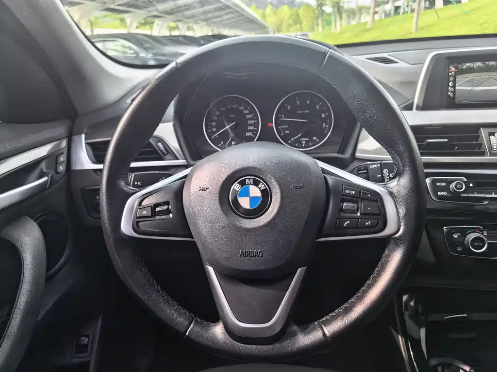 BMW X1 2016 sDrive20Li Luxury