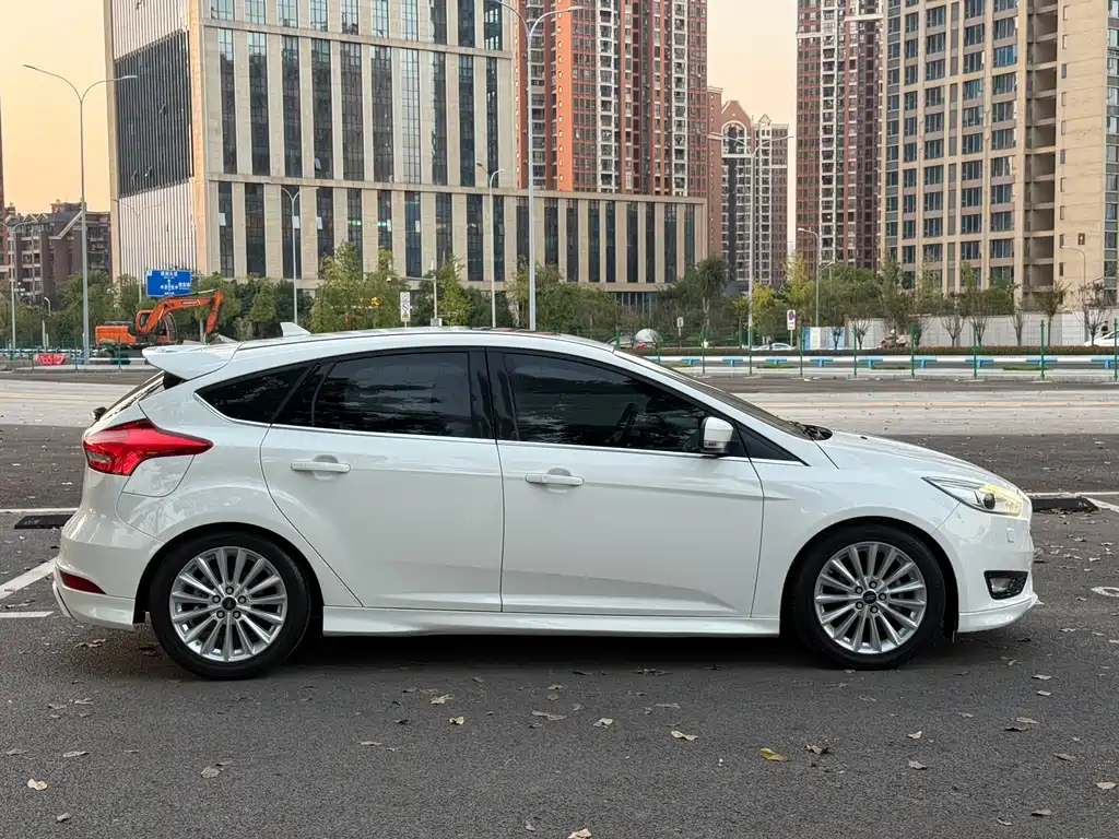 Ford Focus — миниатюра 4