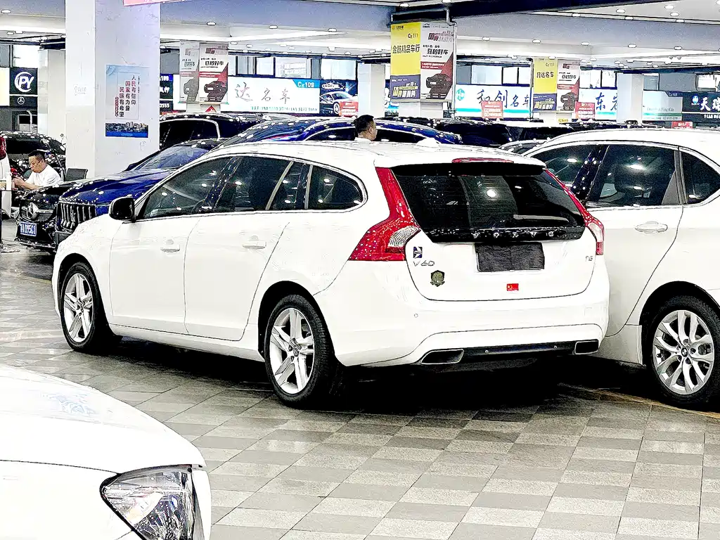Volvo V60 T5 Smart Elegant Edition, фото 4