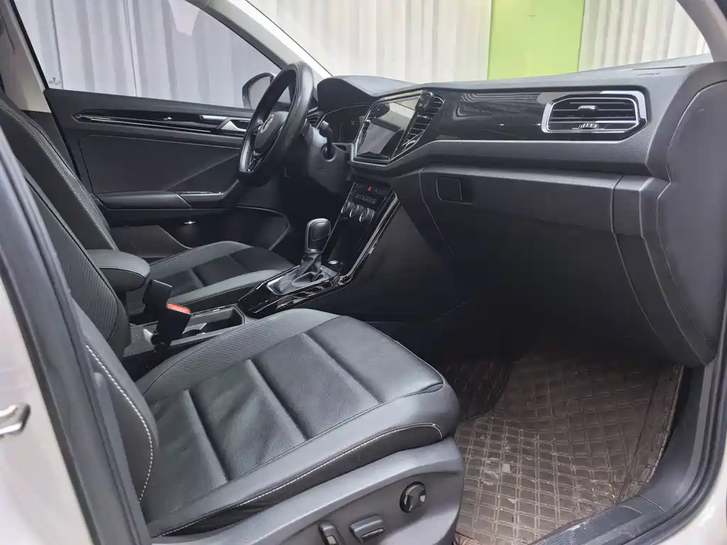 VOLKSWAGEN T ROC EXPLORING SONGS