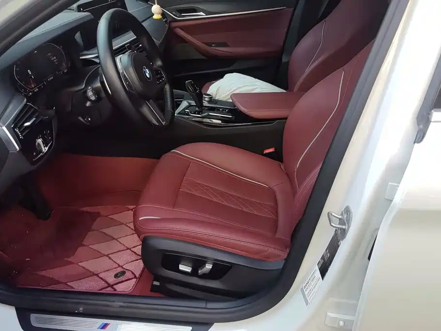 BMW 5 Series — миниатюра 9