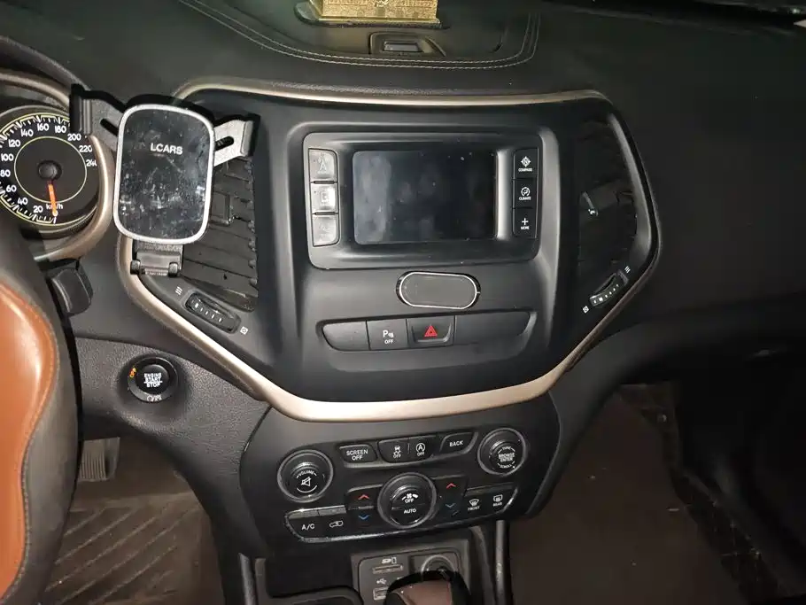 Jeep Cherokee — миниатюра 13