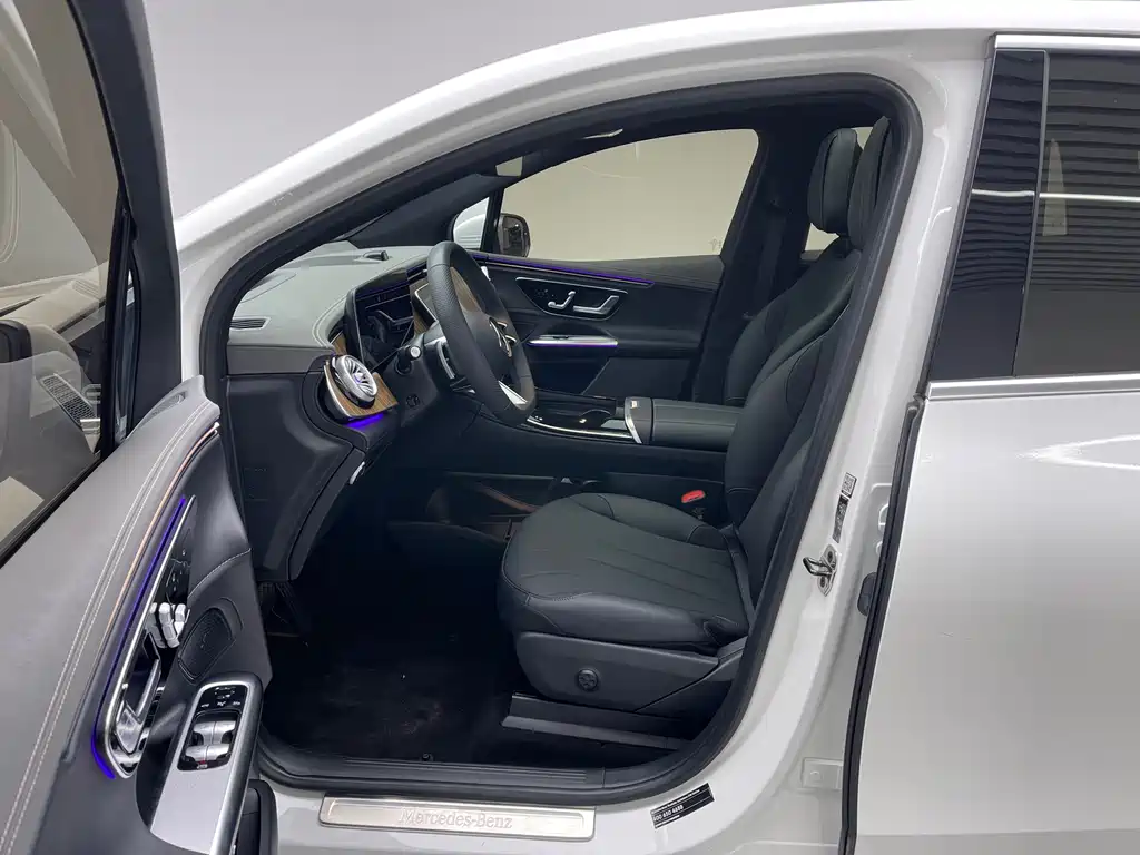 MERCEDES-BENZ EQE SUV