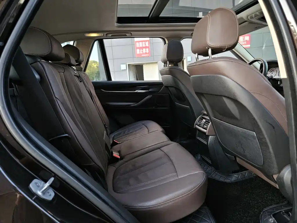 BMW X5 (Import) — миниатюра 6