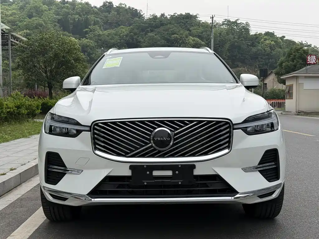 Volvo XC60 2026 B5 Luxury