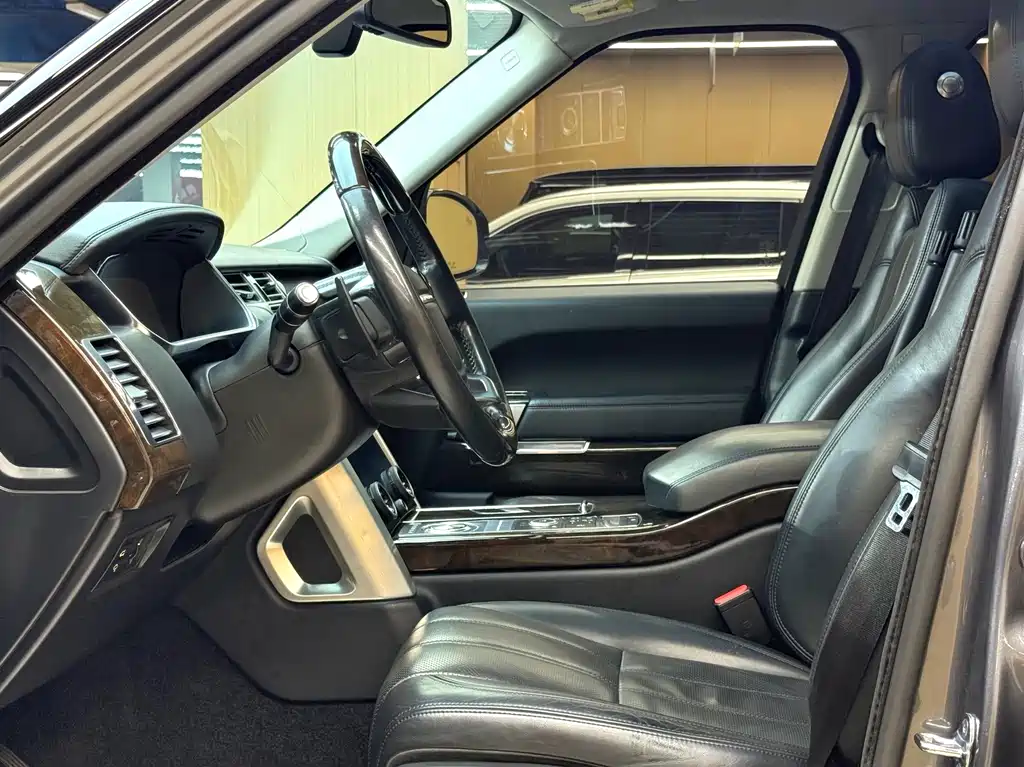 Land Rover Range Rover — миниатюра 9