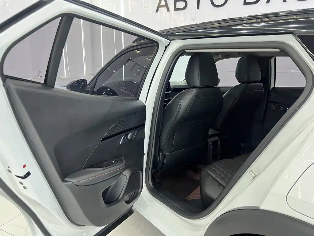 Peugeot 2008 — миниатюра 12