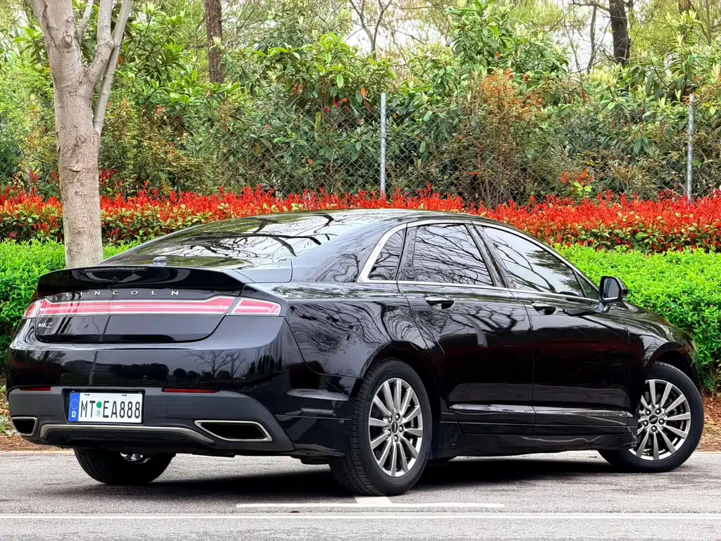 Lincoln MKZ 2019 2.0T V
