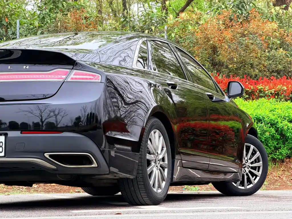 Lincoln MKZ 2019 2.0T V