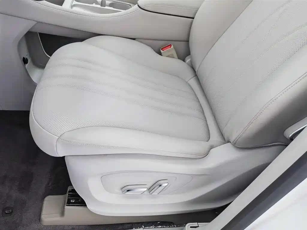 ROEWE IMAX8 NEW ENERGY