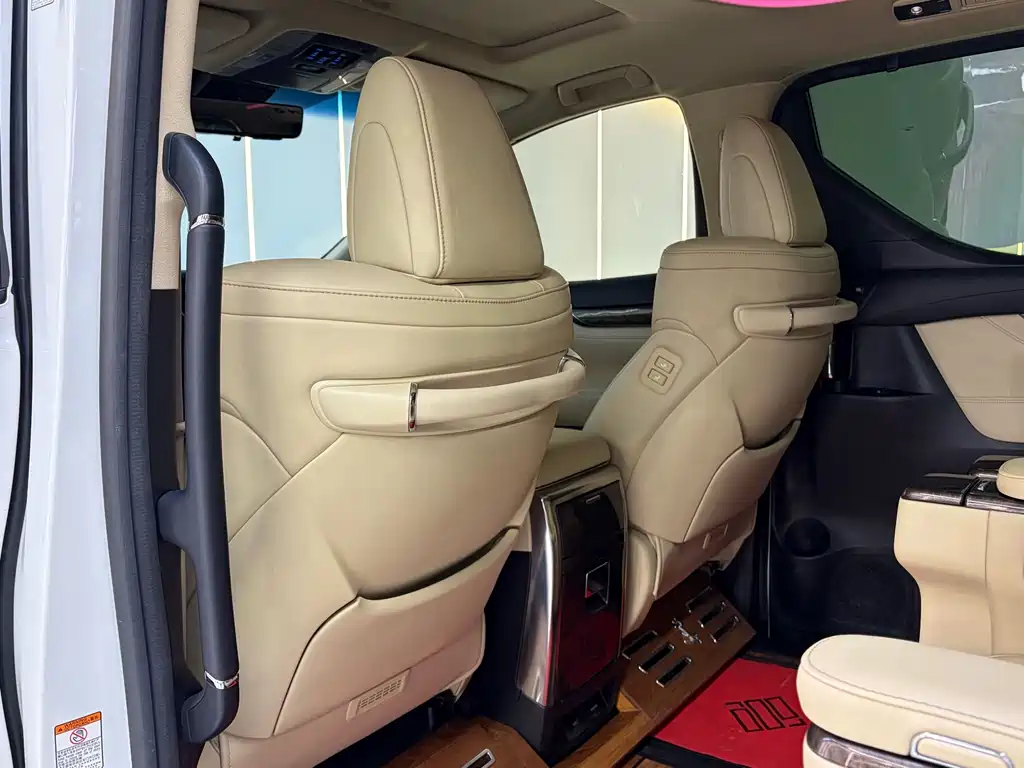Toyota Vellfire — миниатюра 16
