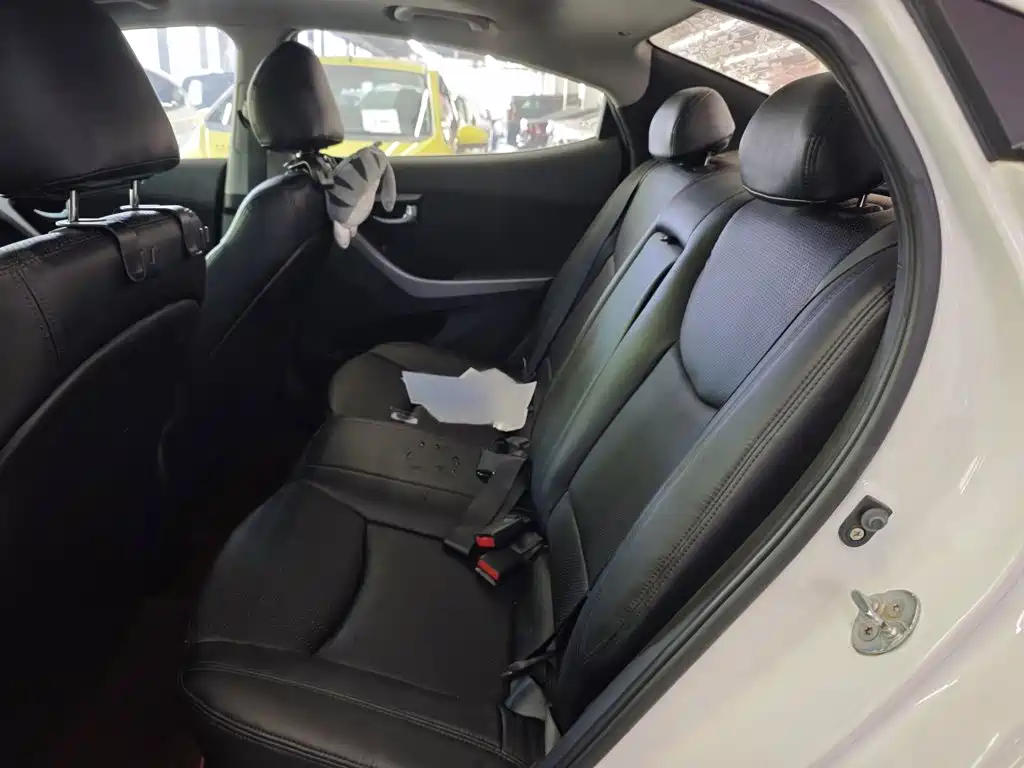 Hyundai Elantra Langdong — миниатюра 13