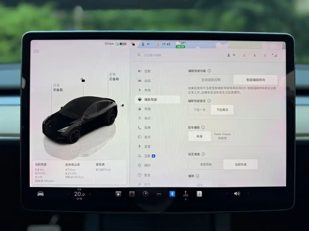 Tesla Model Y — миниатюра 13