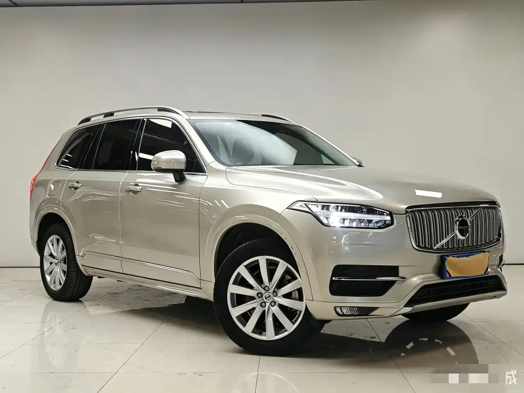 Volvo XC90 2018 T6 5 мест