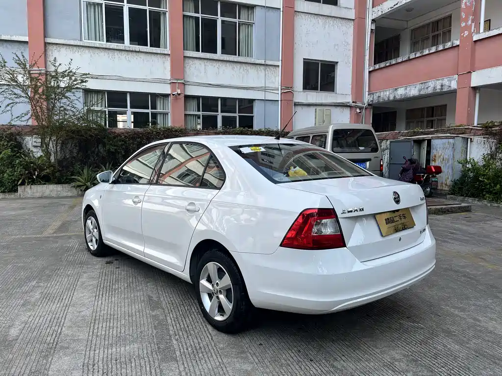Skoda Rapid — миниатюра 4