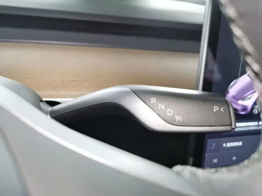 Tesla Model Y — миниатюра 14
