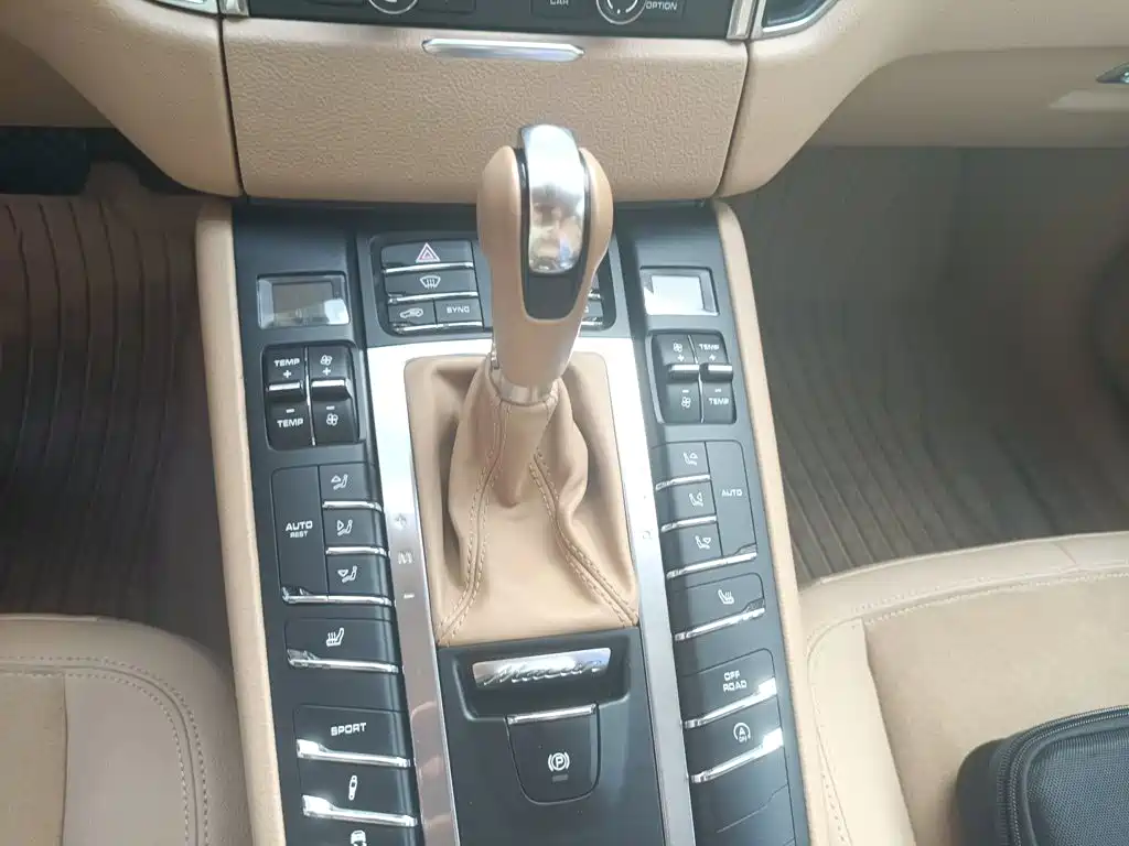 Porsche Macan — миниатюра 10