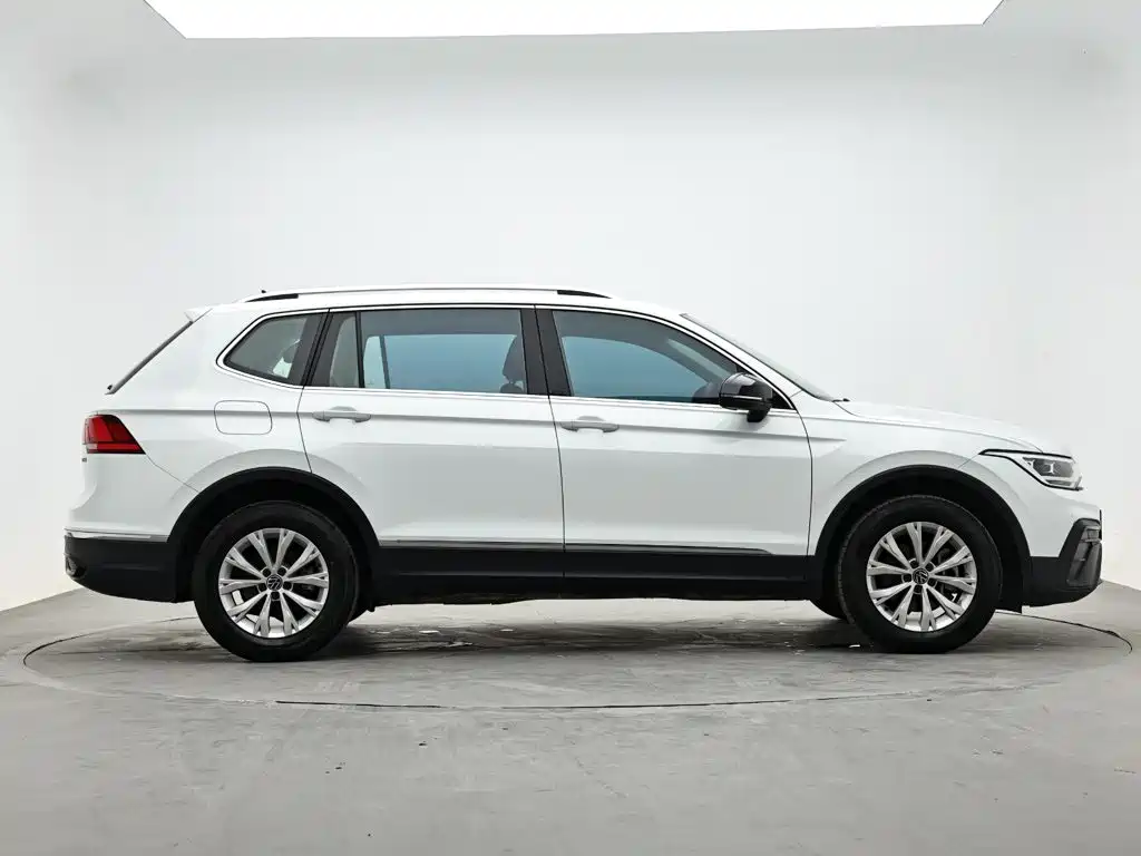 Volkswagen Tiguan L — миниатюра 5