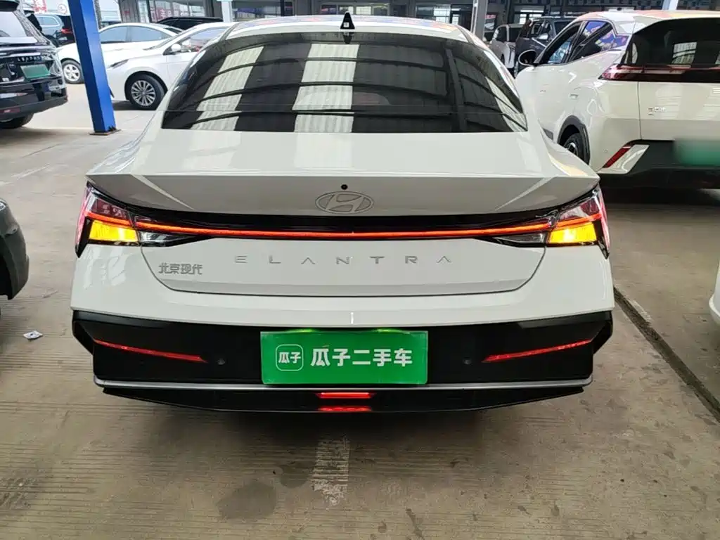 Hyundai Elantra — миниатюра 6