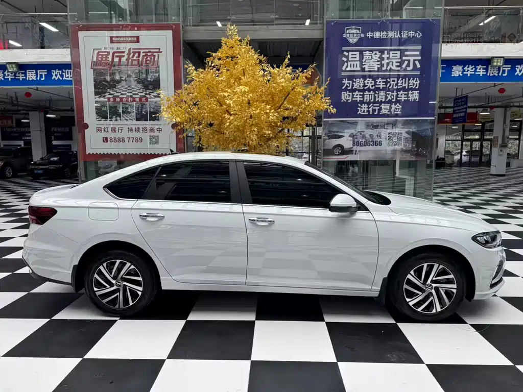 Volkswagen Lavida — миниатюра 6