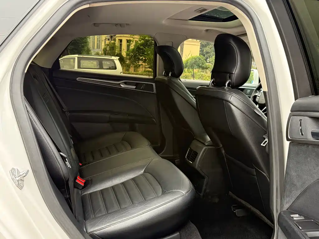 Ford Mondeo — миниатюра 11