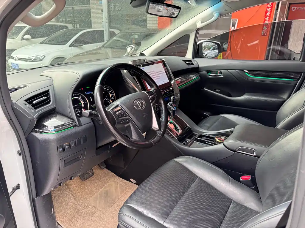 Toyota Vellfire — миниатюра 2