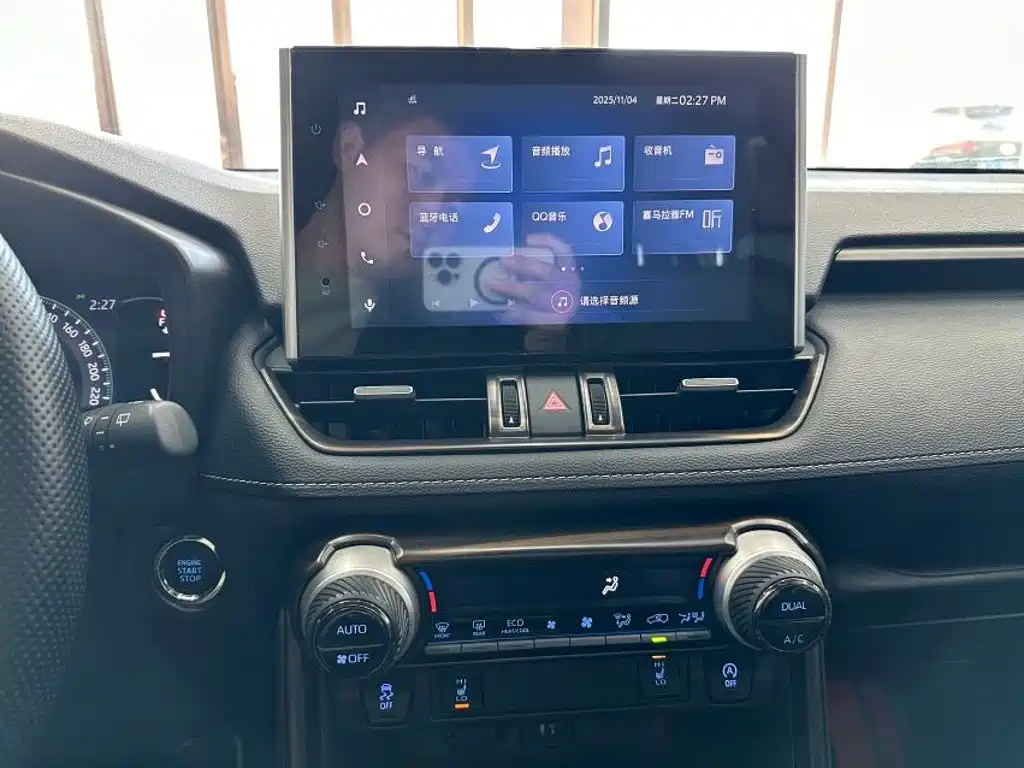 Toyota RAV4 — миниатюра 5