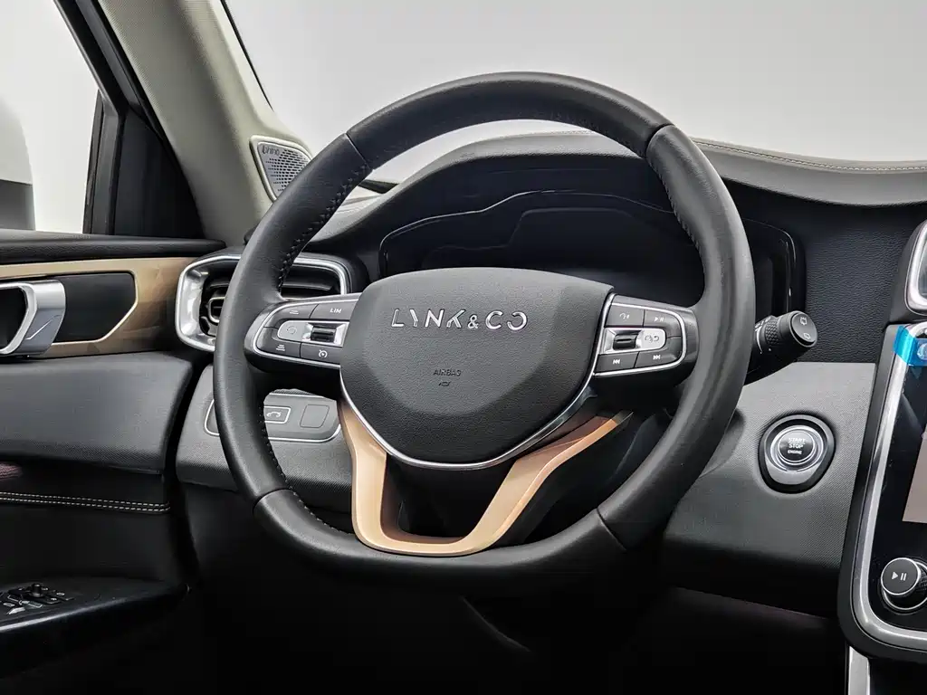 Lynk & Co 01 2017 2.0T Pro