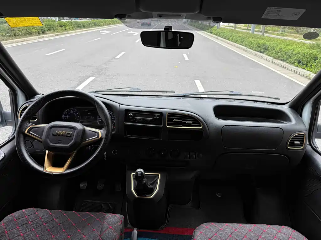 JMC Tesla — миниатюра 6