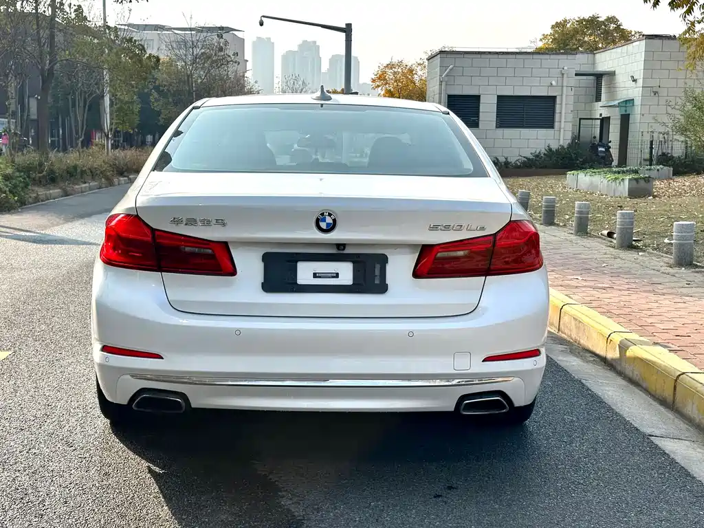 BMW 5 Series New Energy — миниатюра 13