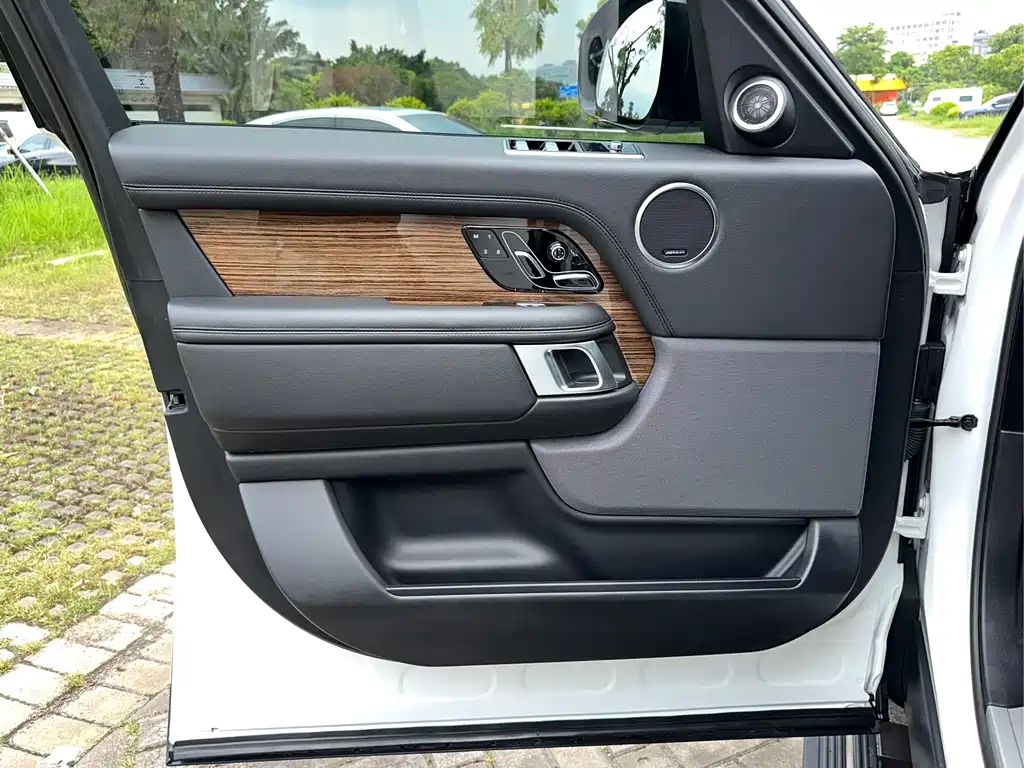 Land Rover Range Rover — миниатюра 21