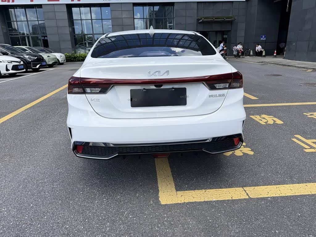 Kia K3 1.5 л 2022 г. Белый, пробег 30900 км