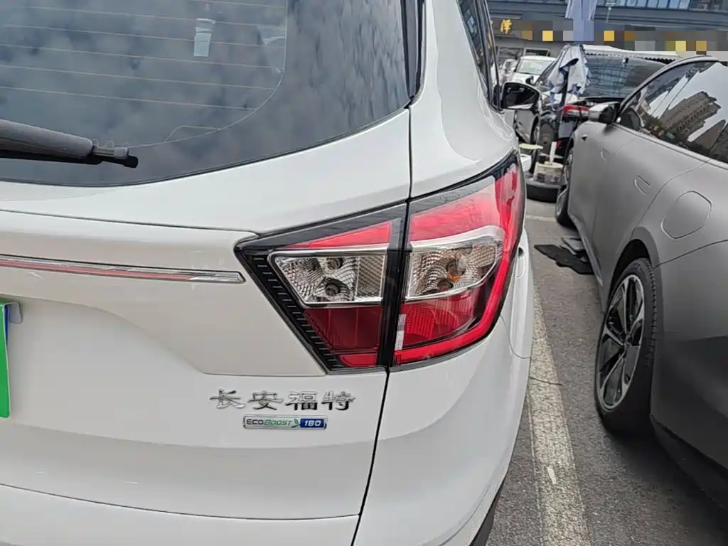 Ford Kuga — миниатюра 8