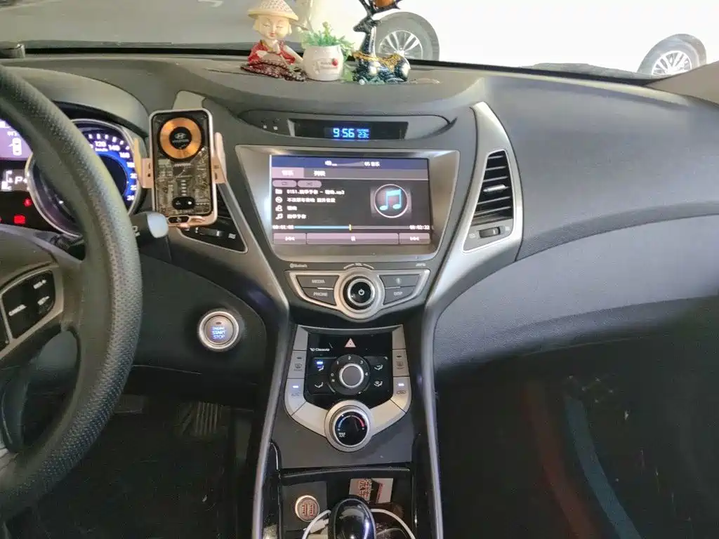 Hyundai Elantra Langdong — миниатюра 9