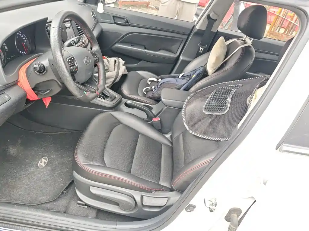 Hyundai Elantra — миниатюра 11