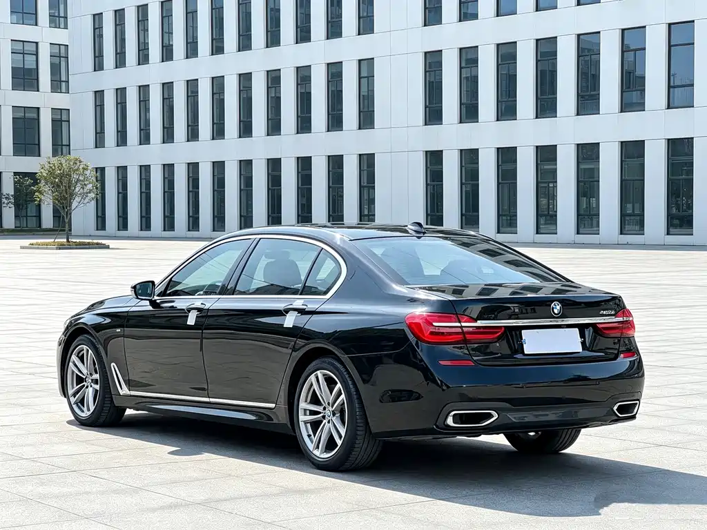 BMW 7 Series — миниатюра 5