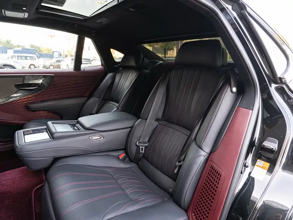 Lexus LS — миниатюра 12