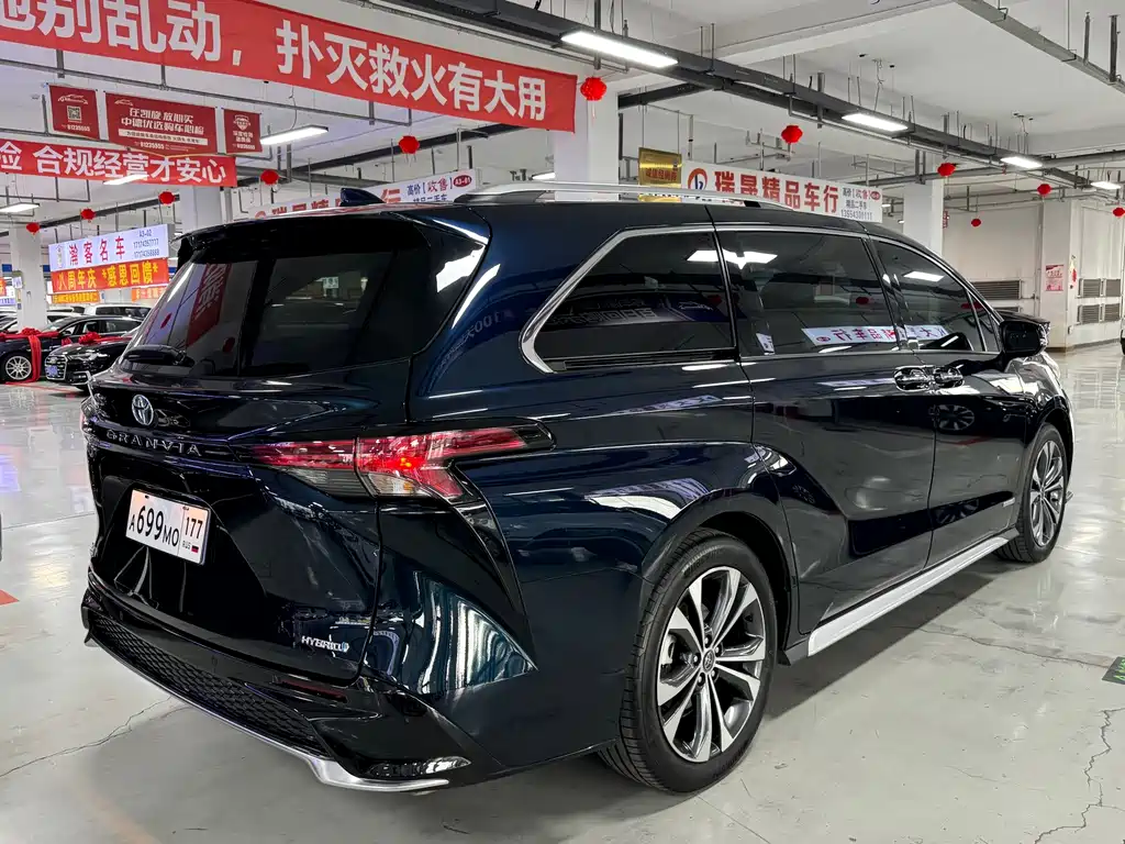 Toyota Granvia — миниатюра 7