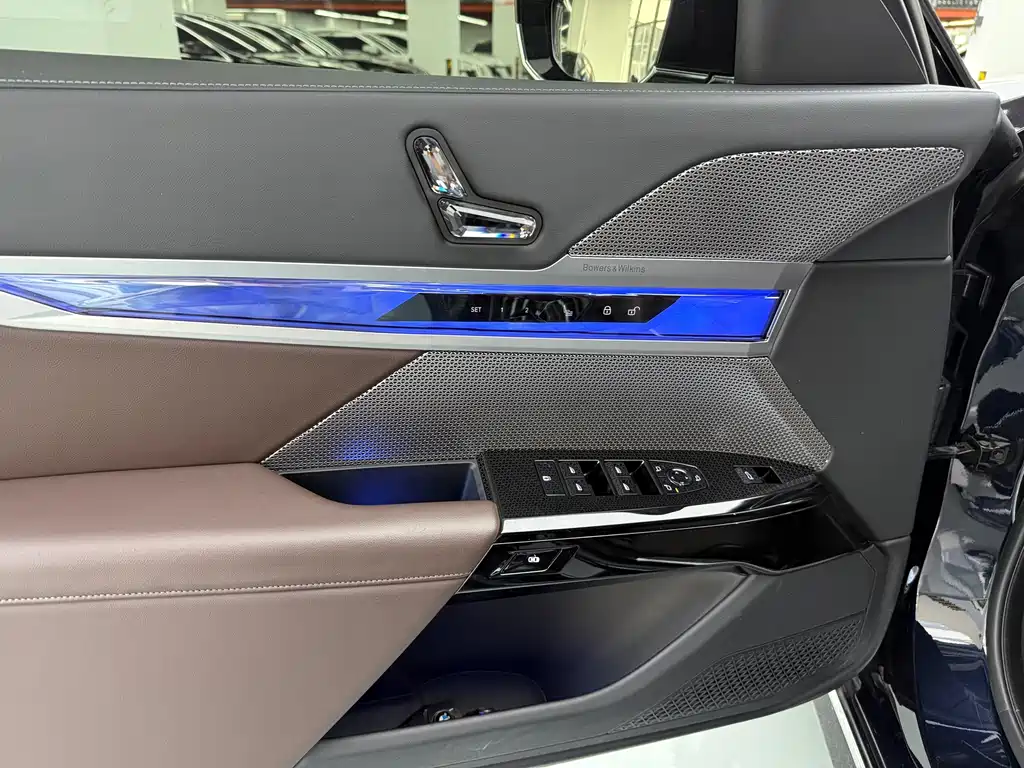 BMW 7 Series — миниатюра 17
