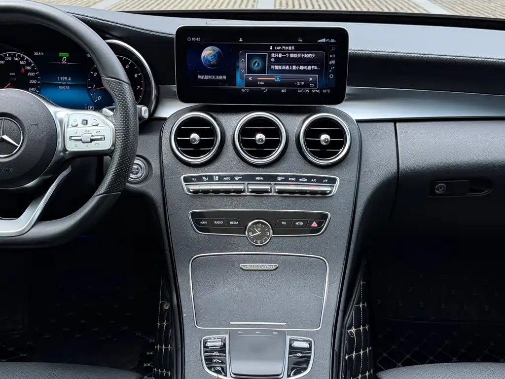 Mercedes-Benz C-Class — миниатюра 14