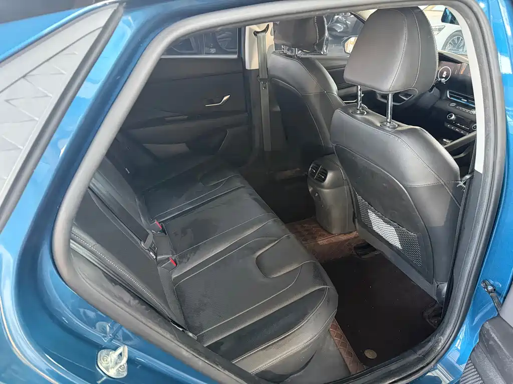 Hyundai Elantra — миниатюра 6