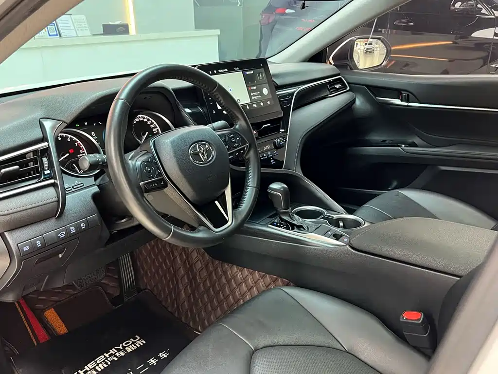 Toyota Camry 2021 2.0G Luxury