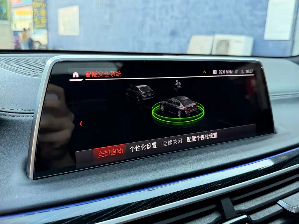 BMW 7 Series — миниатюра 20