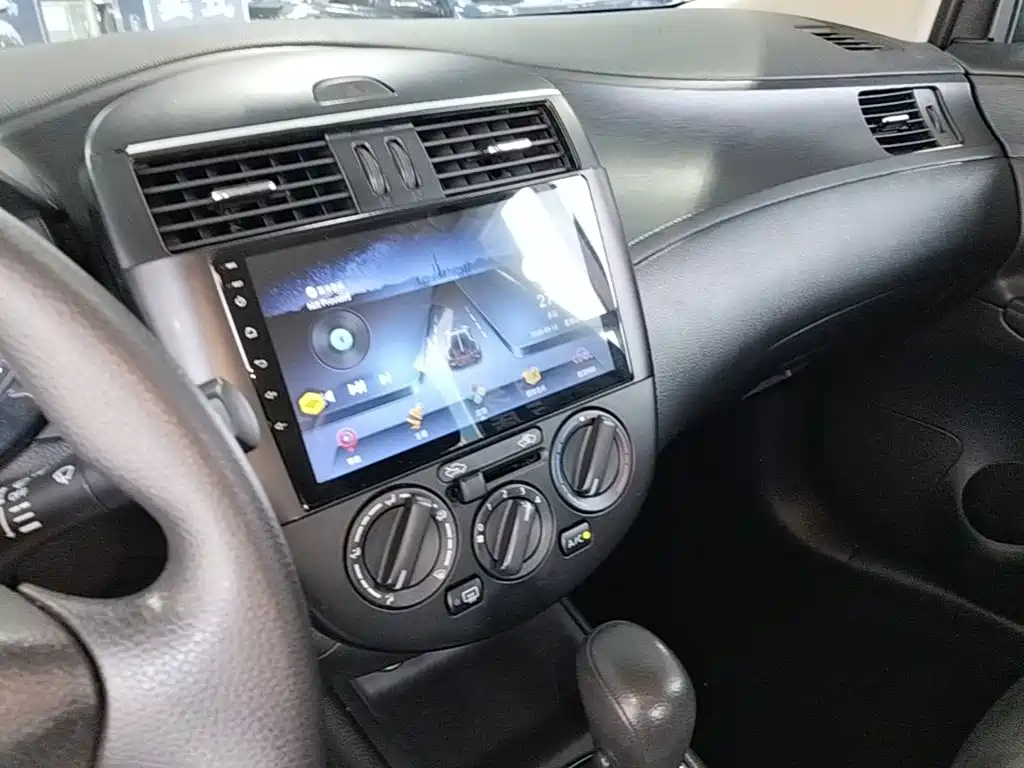 Nissan Tiida — миниатюра 13